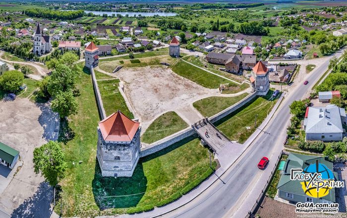 скалат замок костел екскурсія глобус україни